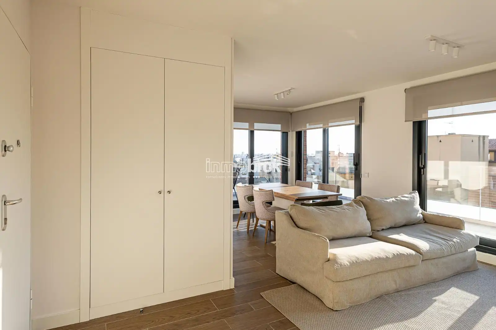 Sala de estar de Ático de alquiler en Madrid con Aire acondicionado, Calefacción y Terraza