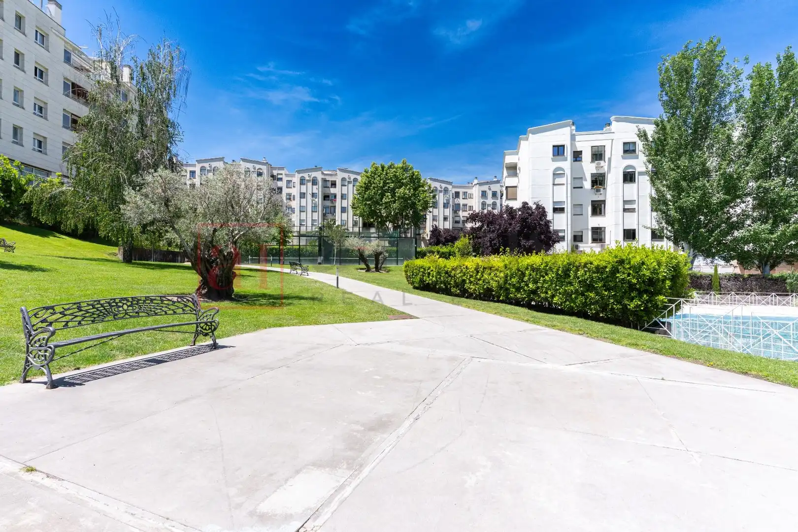 Außenansicht von Wohnung zum Verkauf in Madrid mit Klimaanlage, Heizung und Privatgarten
