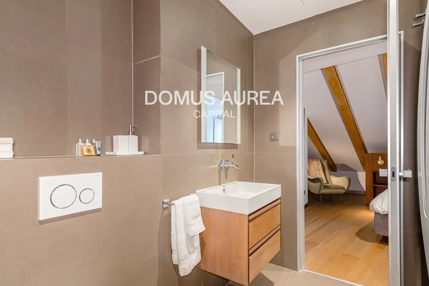 Baño de Dúplex de alquiler en Madrid con Calefacción, Terraza y Amueblado