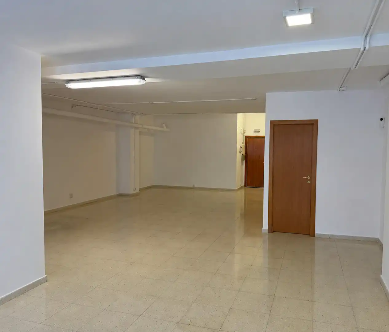 Local comercial de lloguer a Avinguda de Martí Pujol, imagen 4