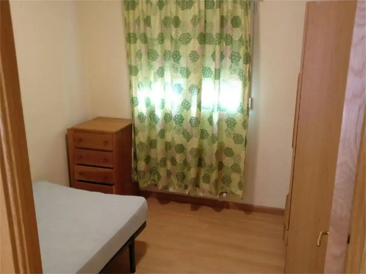 Bedroom of Flat for rent to own in Palencia  with Parquet flooring, Storage room and Furnished