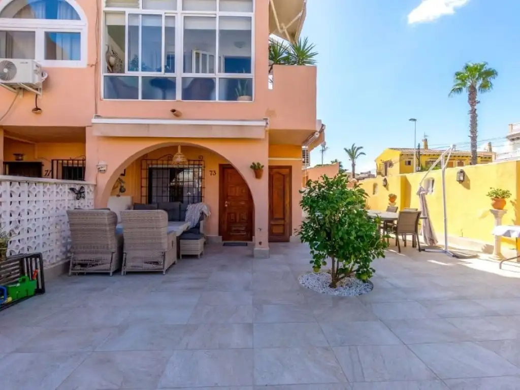 Apartment with garden for sale in Playa de los Locos, imagen 2