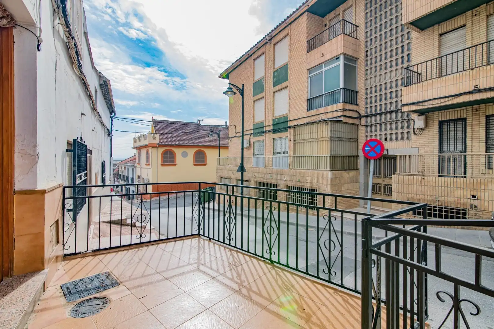 Vista exterior de Casa adosada en venta en Pinos Puente con Terraza, Trastero y Balcón