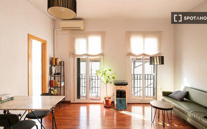 Living room of Flat to rent in  Barcelona Capital  with Air Conditioner, Heating and Furnished