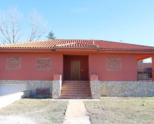 Exterior view of House or chalet for sale in El Berrueco