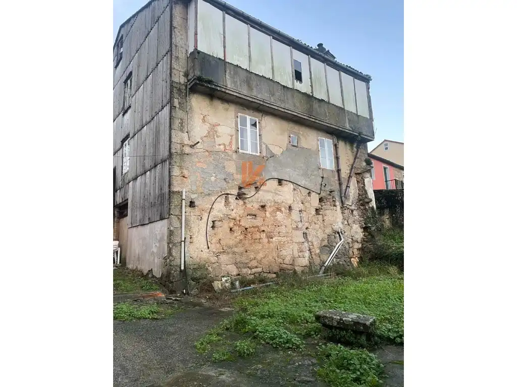 Exterior view of Buildings for sale in Santiago de Compostela 