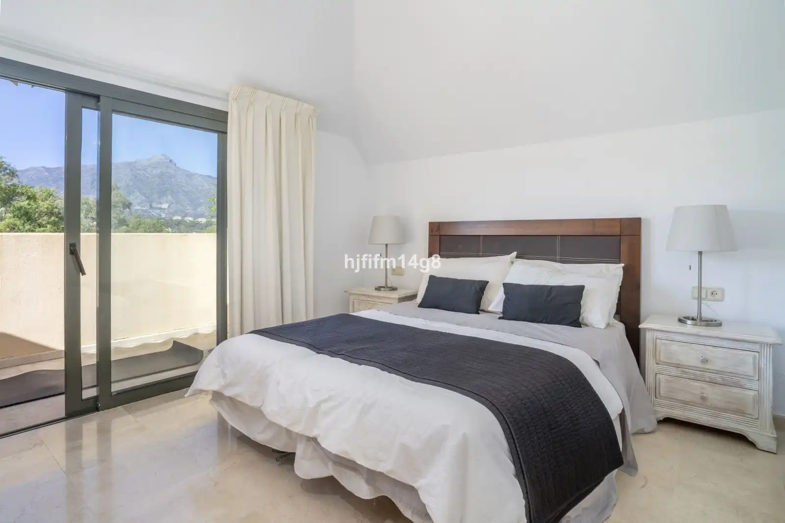 Habitación de Ático en venta en Marbella con Aire acondicionado, Trastero y Amueblado