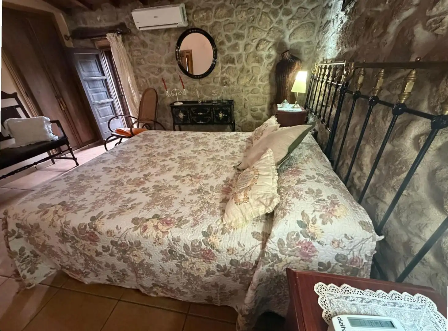 Schlafzimmer von Country house zum Verkauf in Villamiel mit Klimaanlage, Mikrowelle und Fernseher