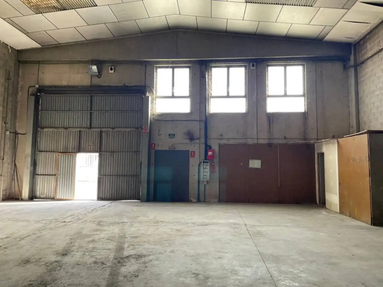 Nave industrial de alquiler en Canovelles