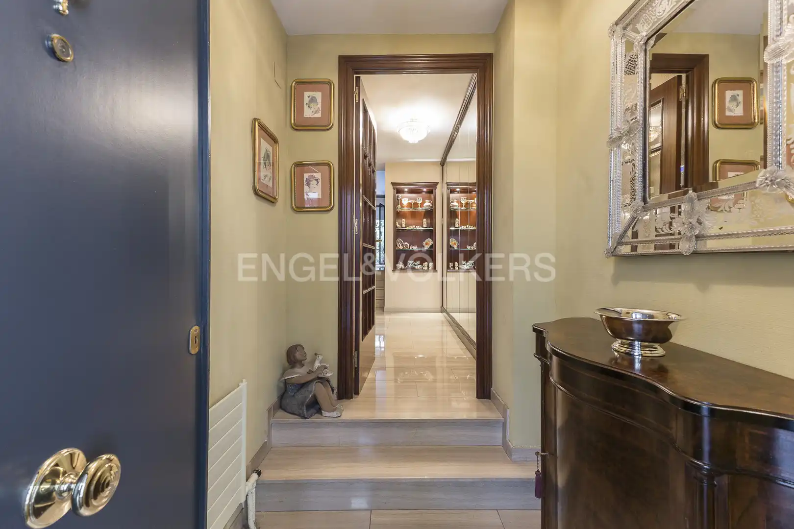 Einfamilien-Reihenhaus zum Verkauf in Barcelona mit Heizung, Privatgarten und Parkett