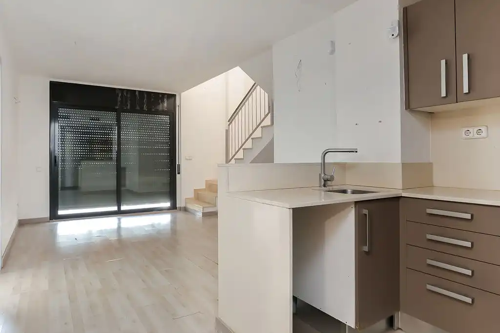 Piso en venta en Sabadell con Calefacción y Piscina