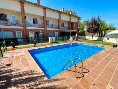 Swimming pool of Flat for sale in Valdeavero