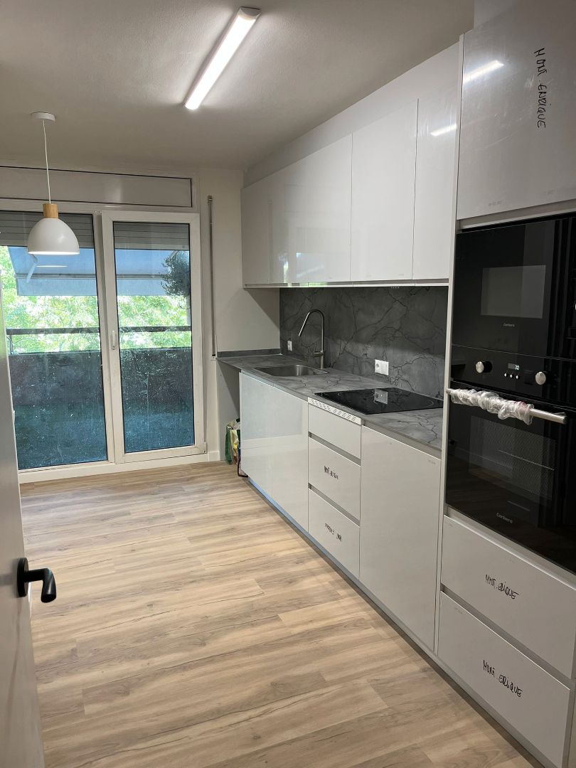 Cuina de Pis en venda en Vic amb Calefacció, Parquet i Terrassa