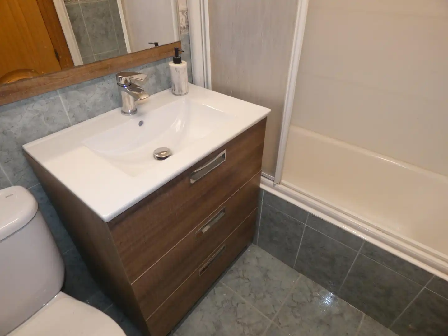 Bathroom of Flat for rent in Zaragoza  with Air Conditioner, Heating and Furnished
