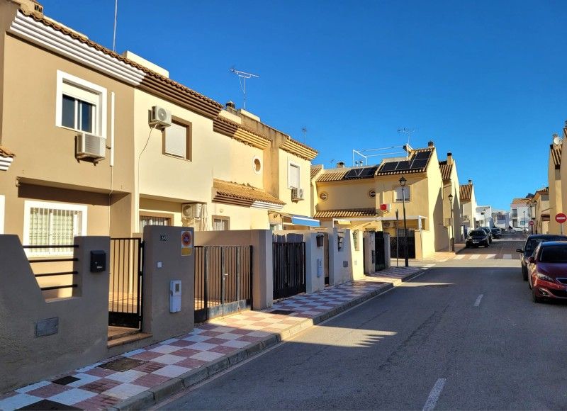 Single-family semi-detached for sale in Calle la Granja, 10, Fuente de Piedra