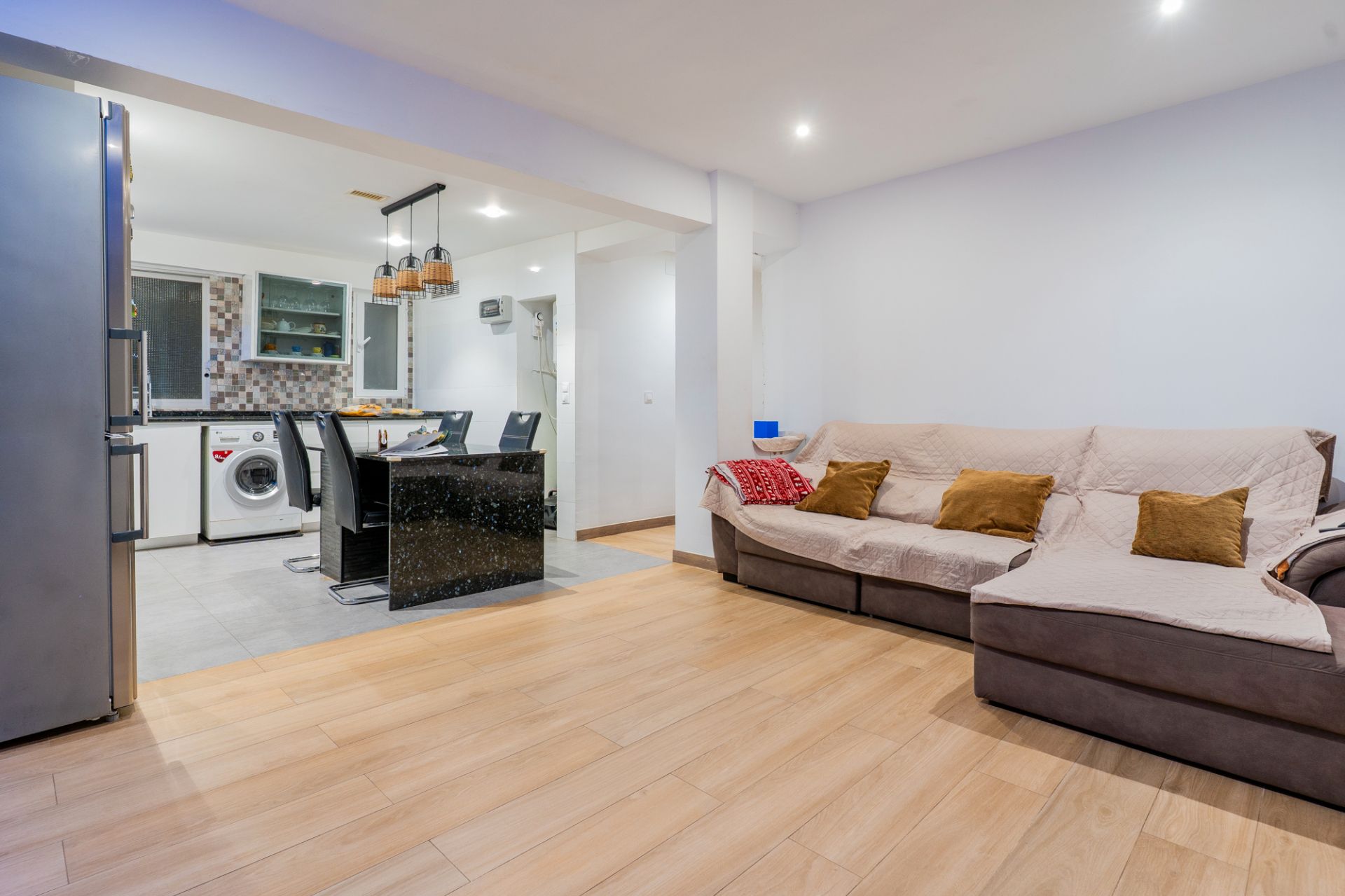 Flat for sale in  Valencia Capital  with Air Conditioner