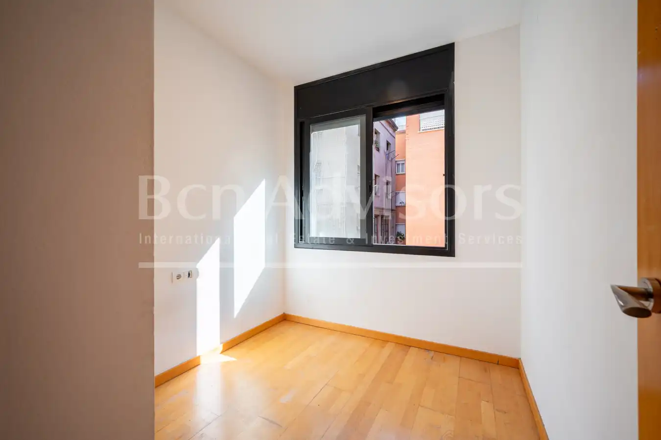 Dormitori de Casa o xalet en venda en Barcelona amb Aire condicionat, Parquet i Terrassa