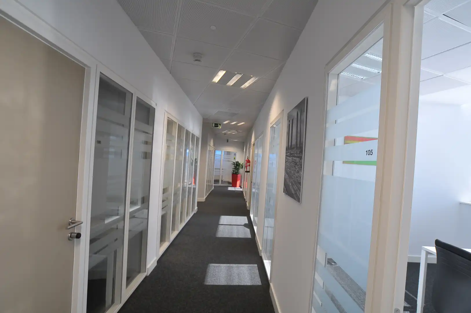 Büro zur Miete in Madrid mit Klimaanlage, Heizung und Möbliert