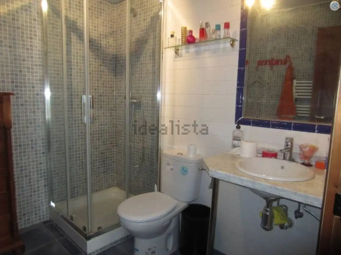 Bany de Casa o xalet en venda en El Cabaco  amb Calefacció, Terrassa i Moblat