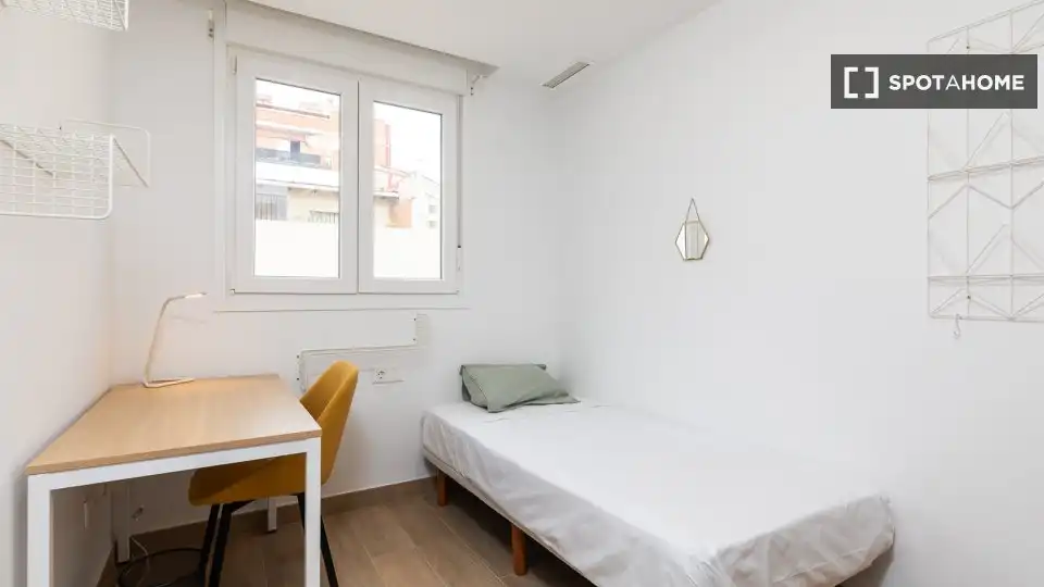 Bedroom of Flat for share in Burjassot  with Air Conditioner, Heating and Furnished