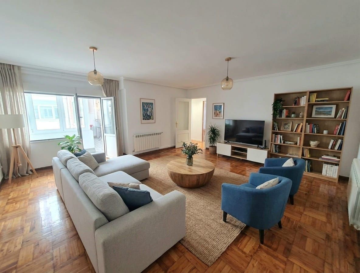 Sala de estar de Piso en venta en Grado con Calefacción, Terraza y Trastero