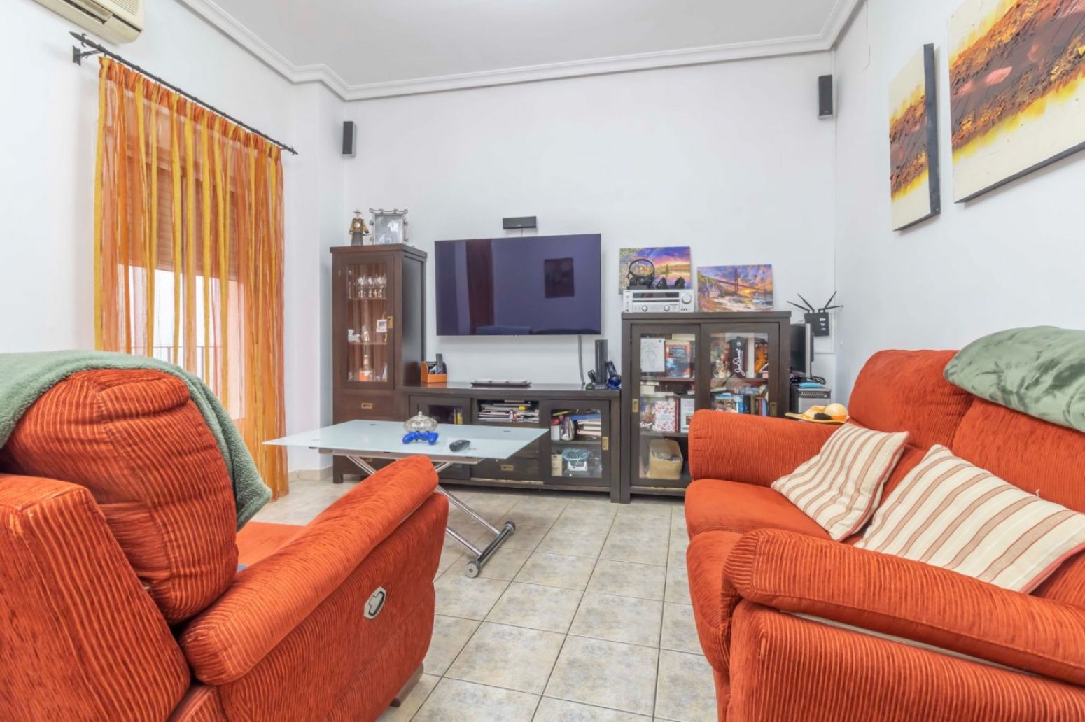 Sala d'estar de Pis en venda en El Viso del Alcor amb Aire condicionat i Balcó