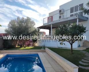 Exterior view of Single-family semi-detached for sale in Chiva  with Air Conditioner, Terrace and Swimming Pool
