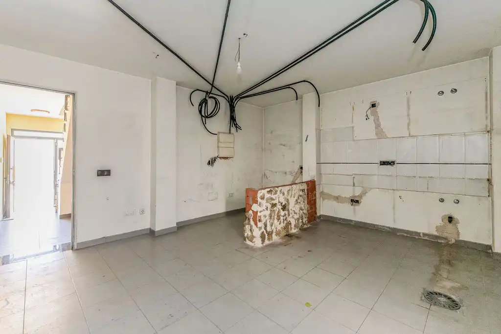 Casa adosada en venta en La Hiniesta  con Calefacción y Terraza