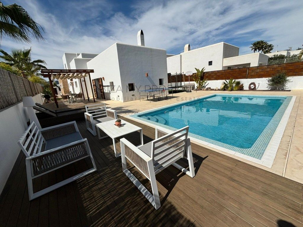 Swimming pool of House or chalet to rent in Santa Eulària des Riu  with Air Conditioner, Private garden and Swimming Pool