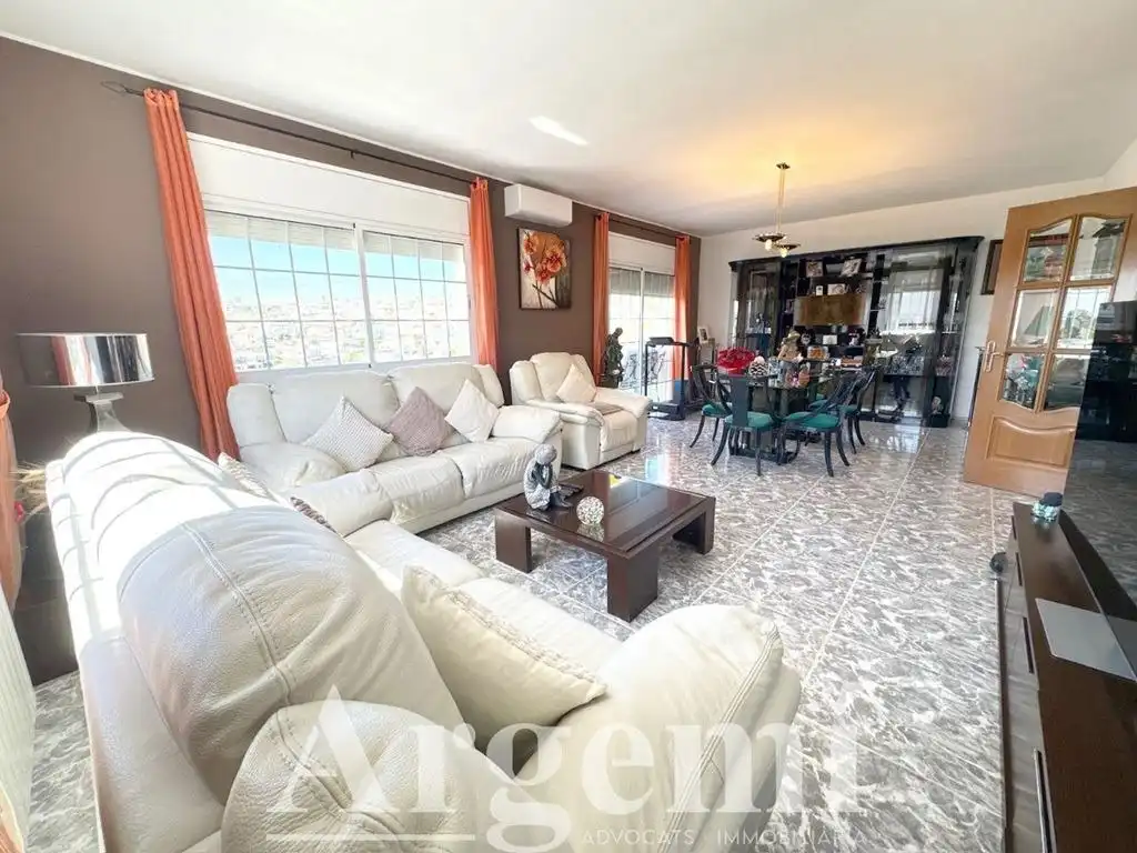 Sala d'estar de Casa o xalet en venda en Lliçà d'Amunt amb Aire condicionat, Calefacció i Jardí privat