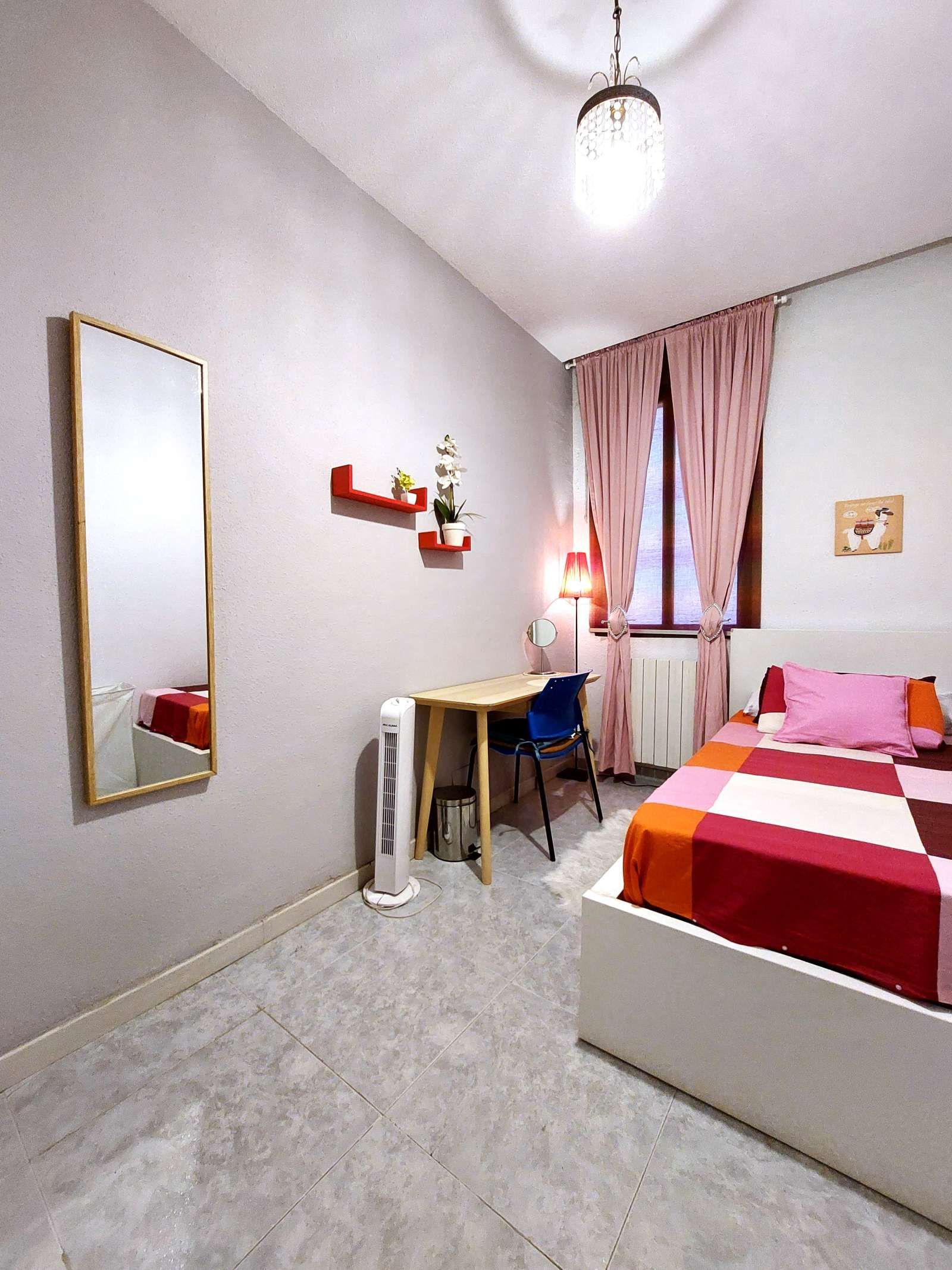Bedroom of Flat to share in  Madrid Capital  with Air Conditioner, Heating and Terrace