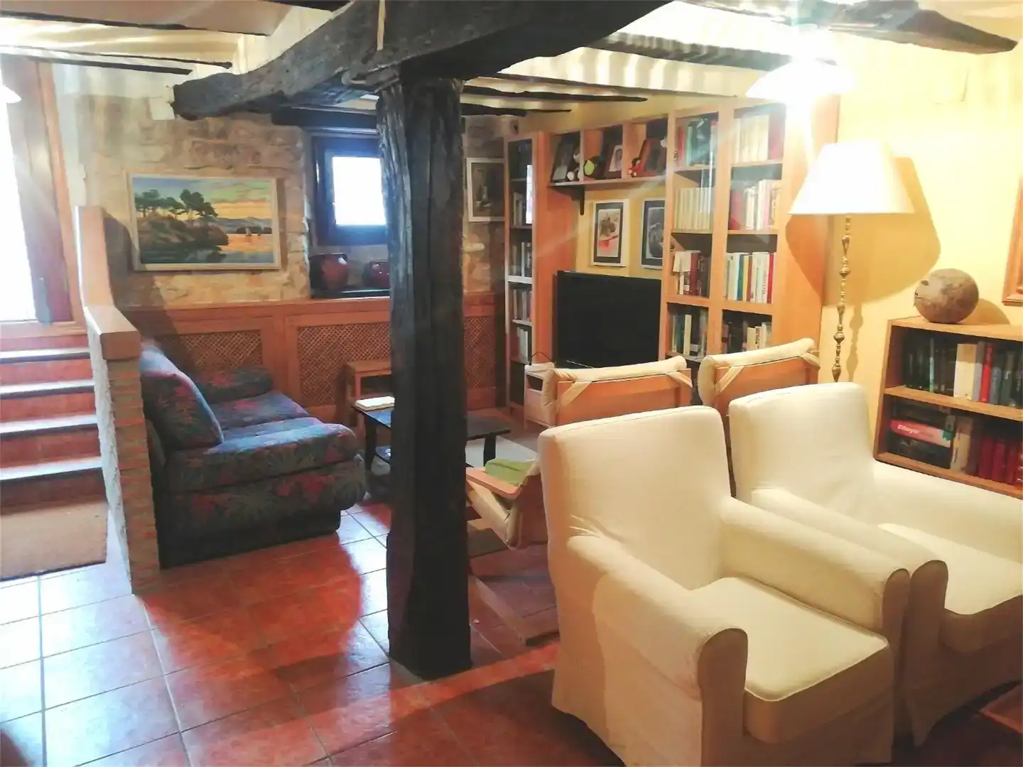 Sala d'estar de Casa adosada en venda en Aras amb Parquet, Traster i Forn