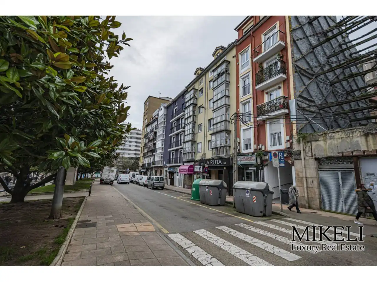 Vista exterior de Edificio en venta en Santander
