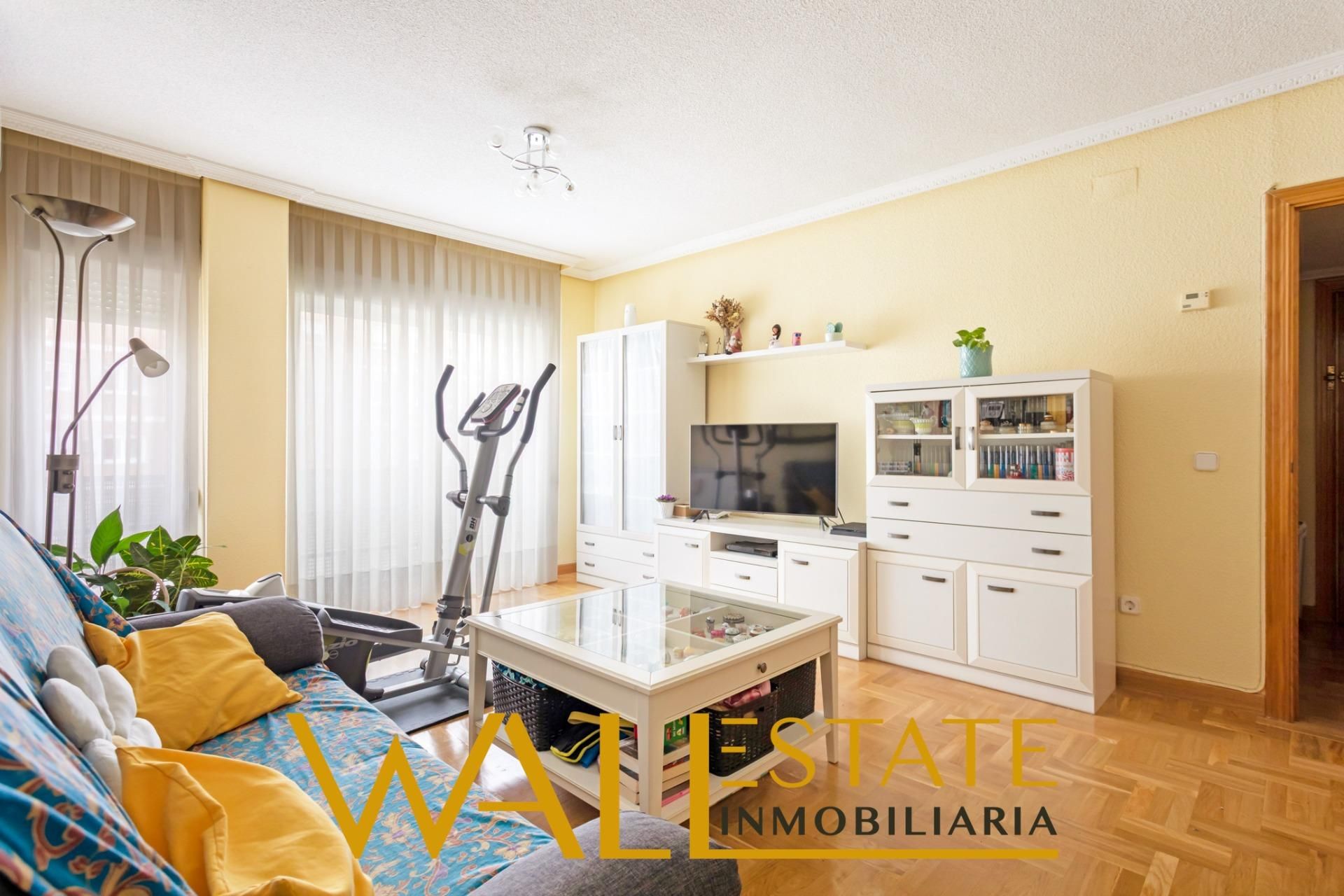 Sala d'estar de Pis en venda en  Madrid Capital amb Aire condicionat i Calefacció