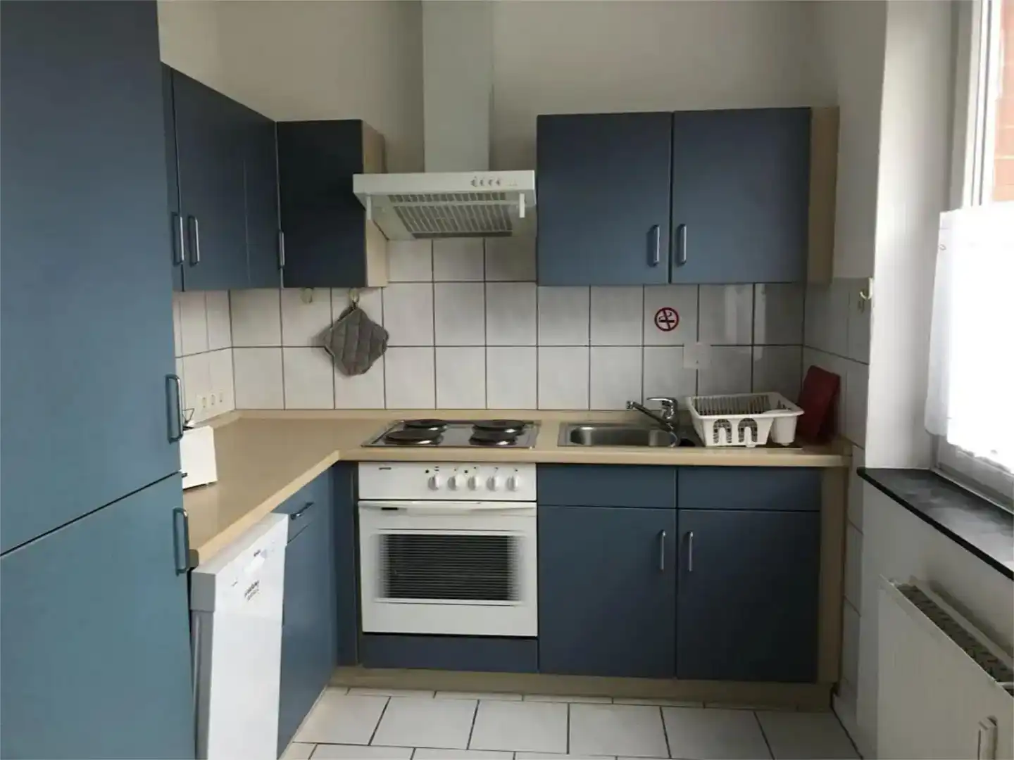 Cuina de Apartament de lloguer en Madrid amb Aire condicionat i Moblat