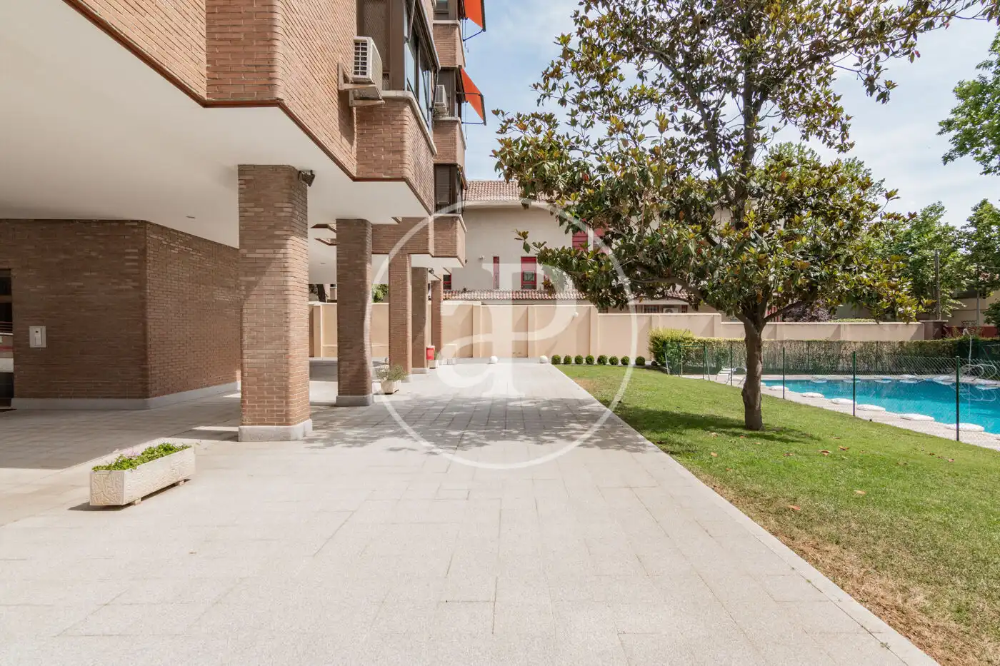 Aparcament de Àtic de lloguer en Madrid amb Aire condicionat, Calefacció i Jardí privat