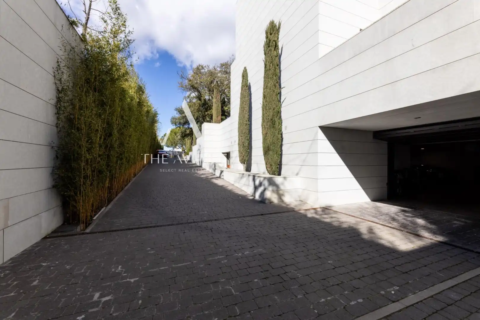 Vista exterior de Casa o xalet en venda en Pozuelo de Alarcón amb Aire condicionat, Calefacció i Jardí privat