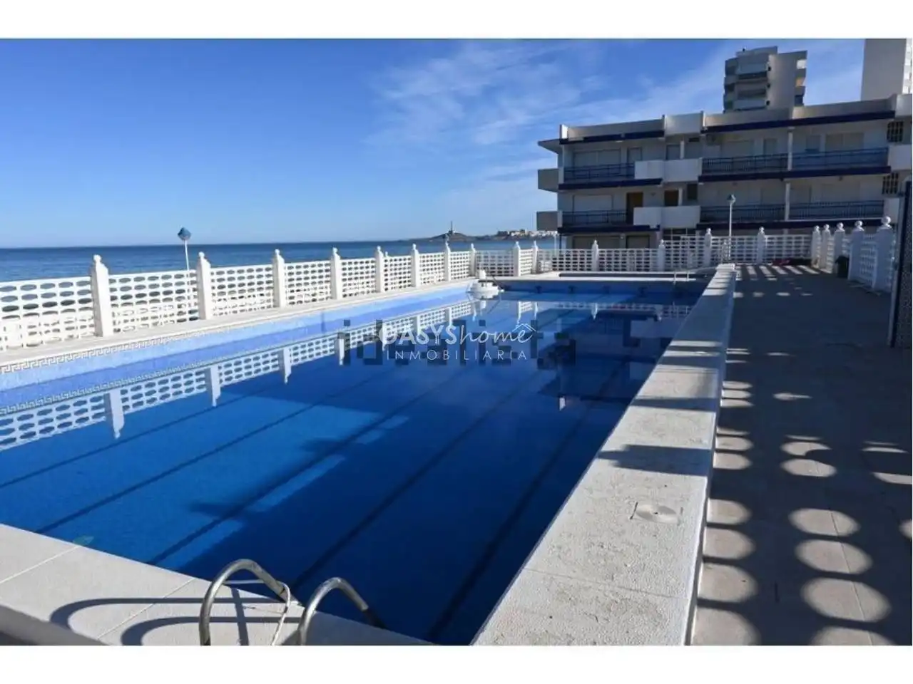 Apartament amb terrassa en venda a Urbanizacion las sirenas, imagen 2