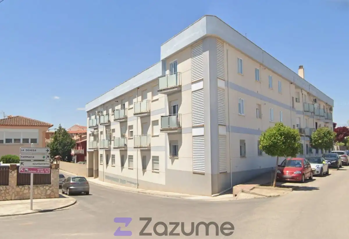 Vista exterior de Piso de alquiler en Arcas del Villar con Calefacción, Trastero y Amueblado