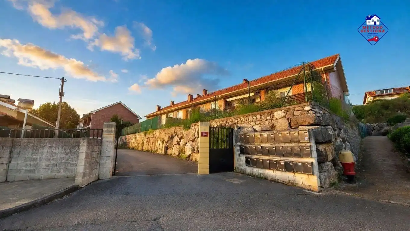 Vista exterior de Dúplex en venta en Miengo con Calefacción