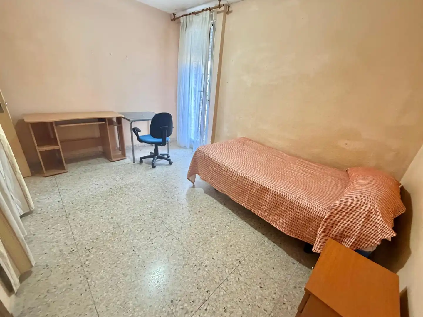 Dormitori de Pis en venda en Jaén amb Aire condicionat, Moblat i Balcó