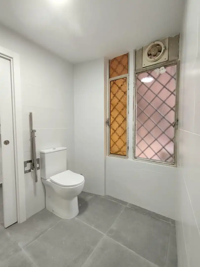 Baño de Oficina de alquiler en Murcia con Aire acondicionado, Calefacción y Amueblado