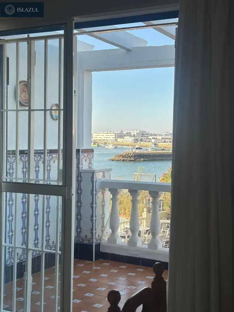 Dormitori de Casa adosada en venda en Isla Cristina amb Terrassa, Traster i Moblat