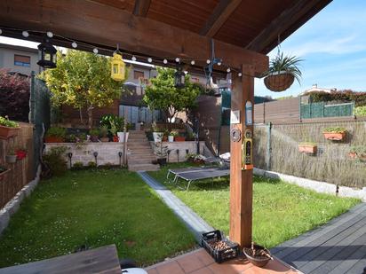 Jardí de Casa adosada en venda en Miño amb Calefacció, Jardí privat i Terrassa