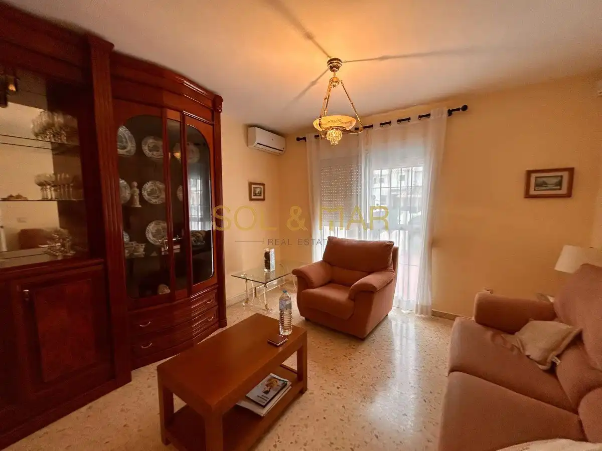 Sala d'estar de Casa adosada en venda en Alhaurín de la Torre amb Aire condicionat, Calefacció i Terrassa