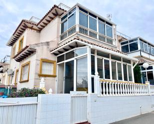 Vista exterior de Casa adosada en venda en Orihuela amb Aire condicionat, Terrassa i Balcó