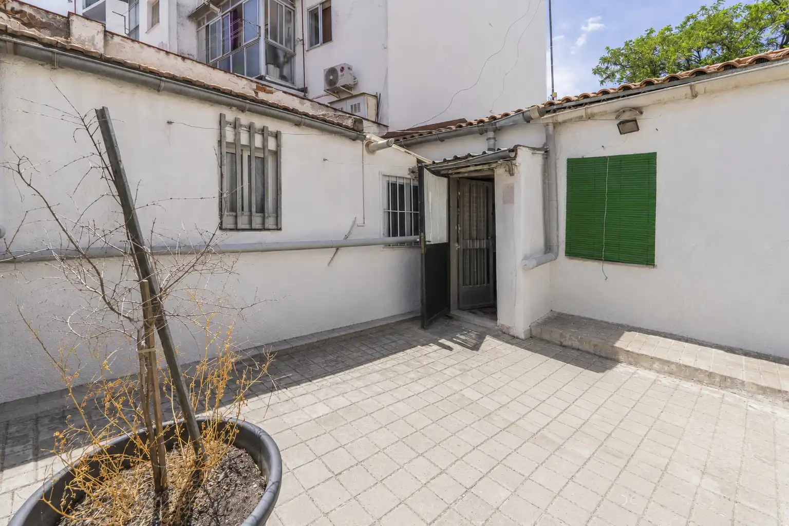 Vista exterior de Casa o chalet en venta en Madrid