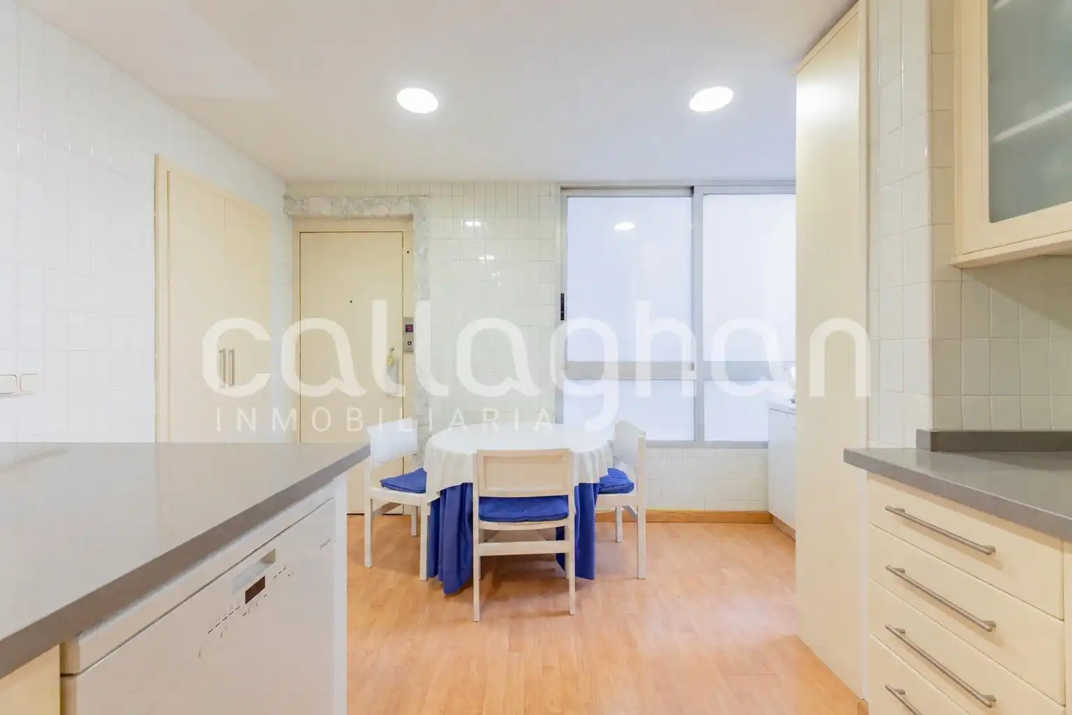 Kitchen of Flat for sale in Valencia  with Air Conditioner, Heating and Terrace