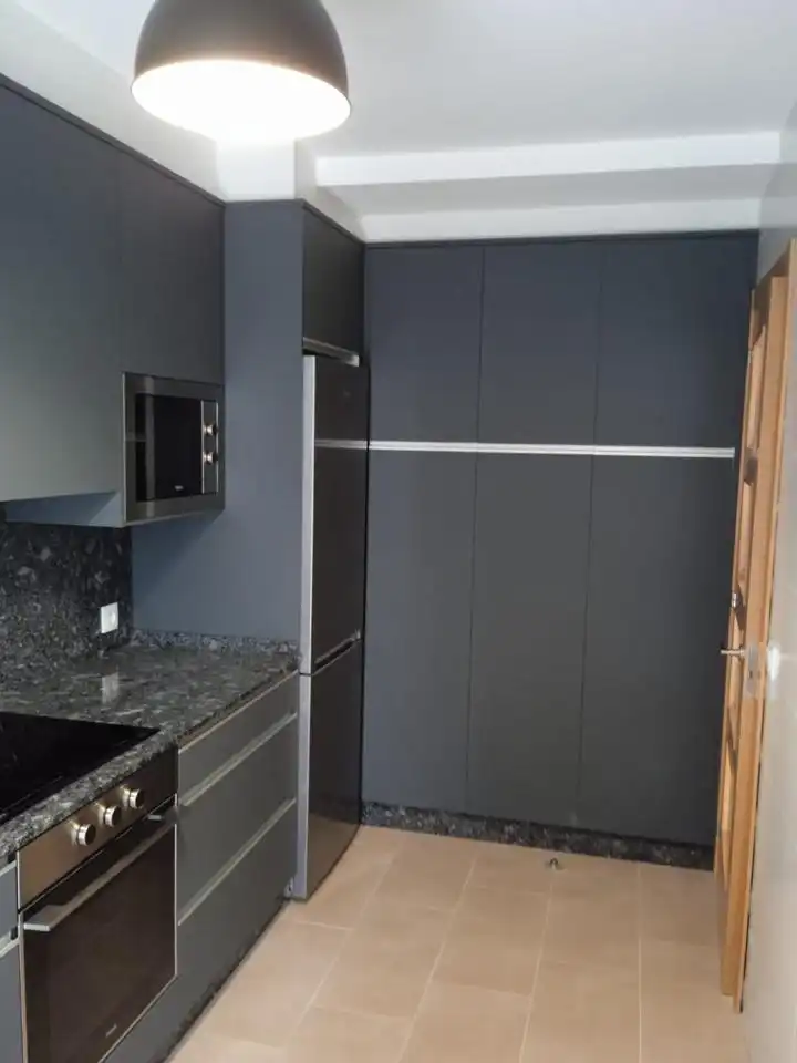 Cocina de Piso de alquiler en Santiago de Compostela  con Calefacción, Terraza y Amueblado