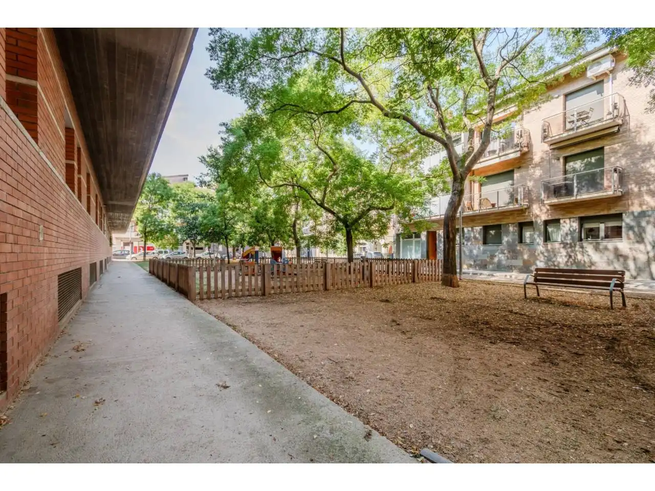 Vista exterior de Pis en venda en Girona amb Calefacció, Balcó i Alarma